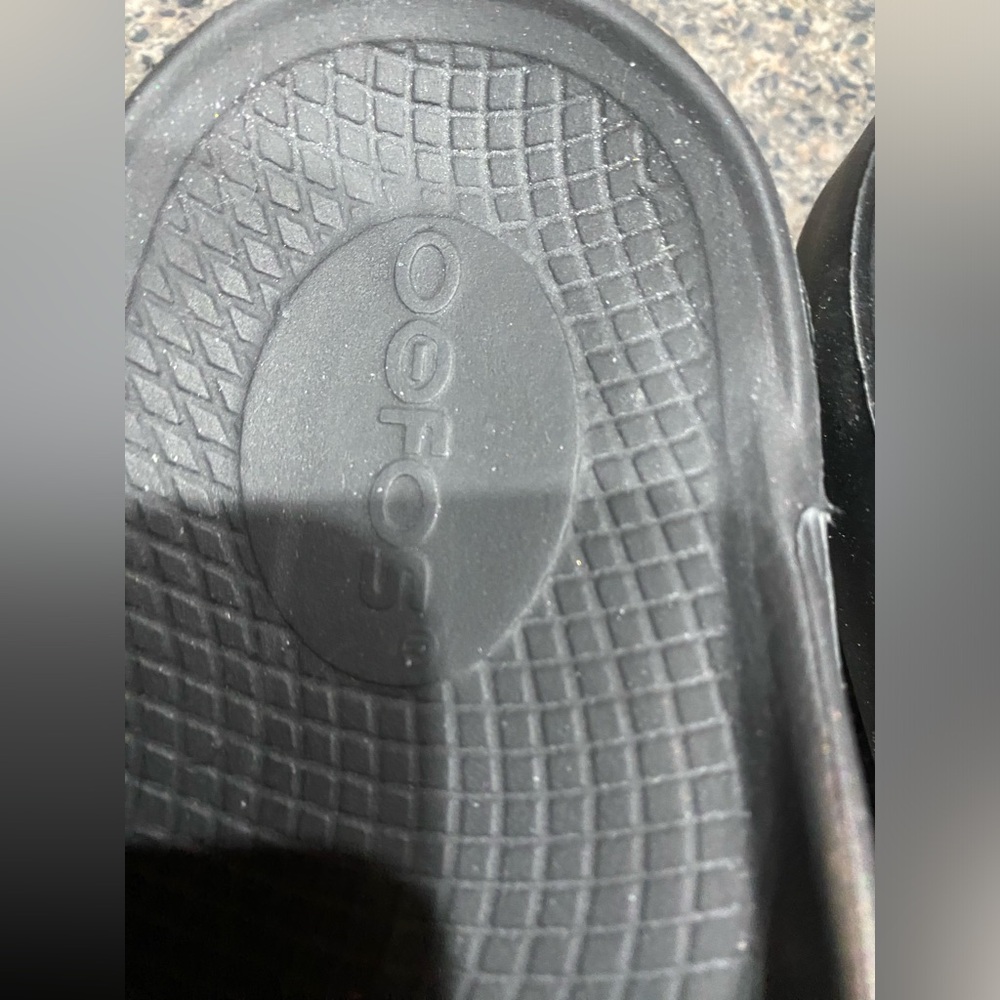 OOFOS Black Comfort Sandals - Picture 3 of 5
